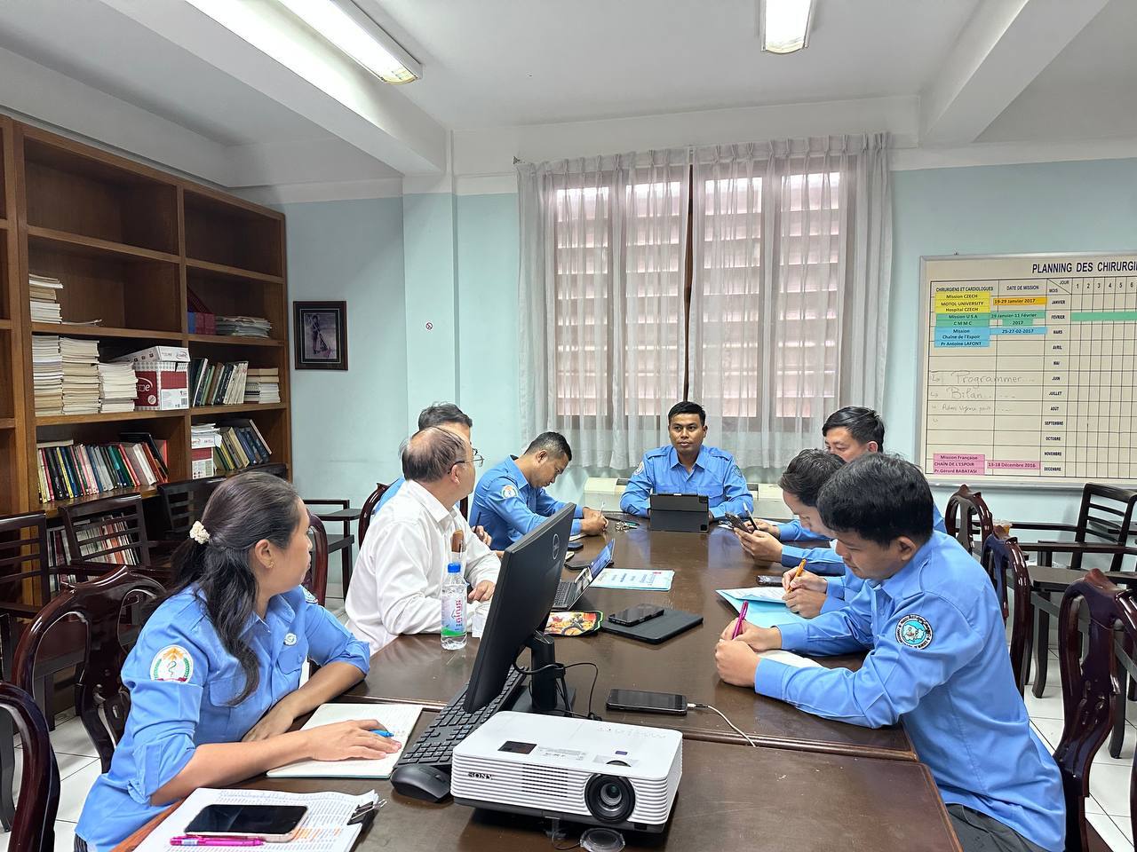 កិច្ចប្រជុំប្រចាំខែ​ ឧសភា​ ឆ្នាំ​២០២៥​ សម្រាប់ ក្រុមប្រឹក្សាគណៈគិលានុបដ្ឋាកមន្ទីរពេទ្យកាល់ម៉ែត ដែលគោរពតាមការណែនាំរបស់គណៈគិលានុបដ្ឋាកកម្ពុជាអាណត្តិទី៣។